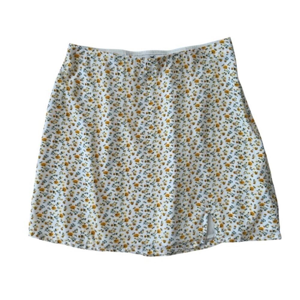 Hollister Ivory and Yellow Floral Ultra High-Rise Mini Skirt - Medium